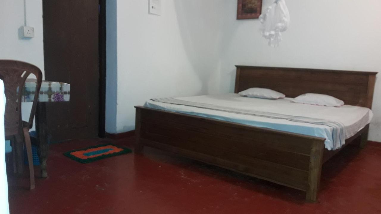 Colonial Surfing Villa Hostel & Home Stay Мидигама Ийст Екстериор снимка