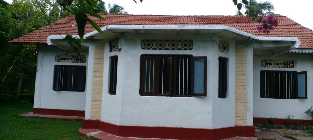 Colonial Surfing Villa Hostel & Home Stay Мидигама Ийст Стая снимка