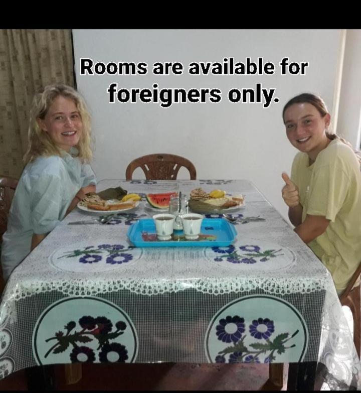 Colonial Surfing Villa Hostel & Home Stay Мидигама Ийст Екстериор снимка
