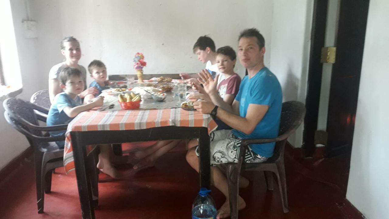 Colonial Surfing Villa Hostel & Home Stay Мидигама Ийст Екстериор снимка