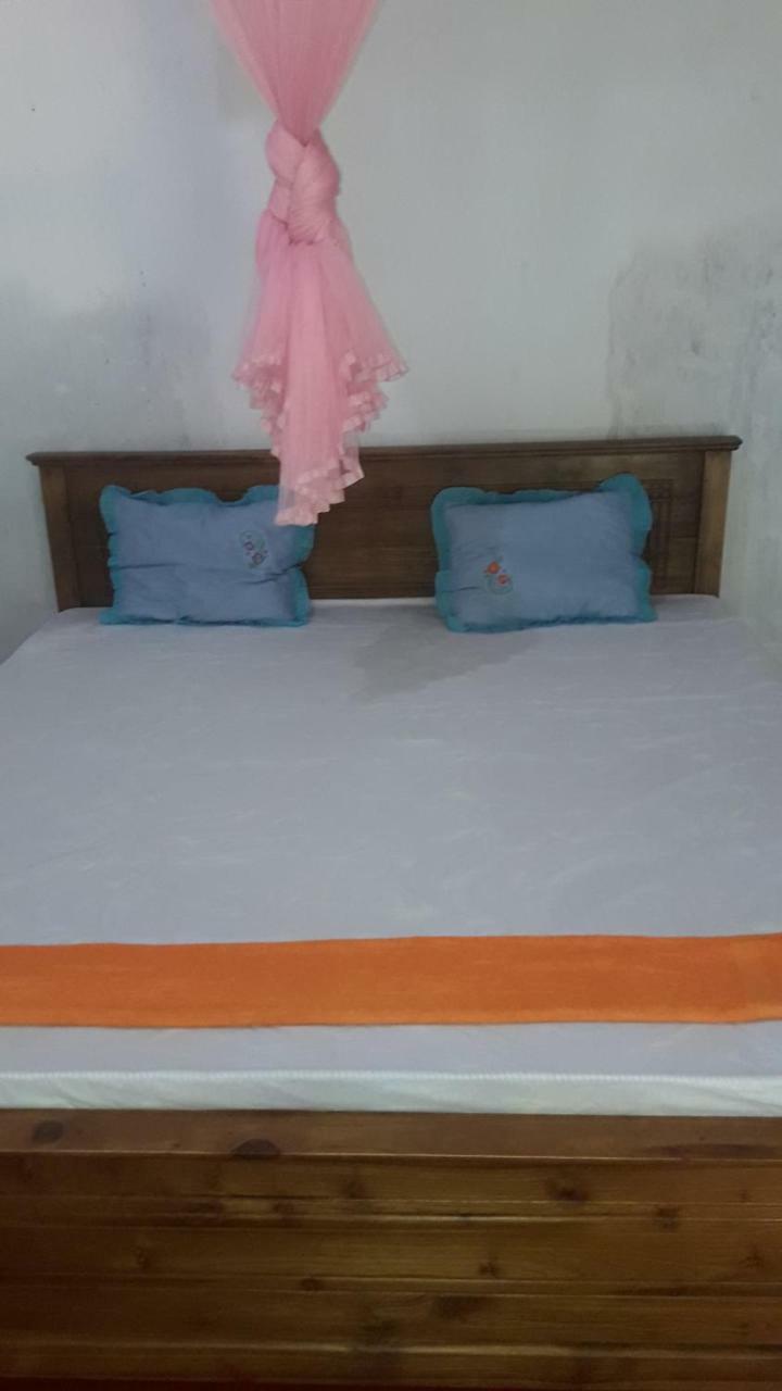 Colonial Surfing Villa Hostel & Home Stay Мидигама Ийст Екстериор снимка